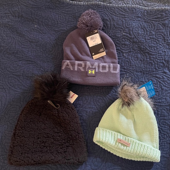 Lot of 3 Pompom Beanies NWT Hollister/Columbia/ Under Armour - Picture 2 of 5